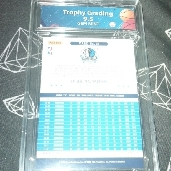 Dirk nowitzki Graded Card - Picture 2 of 4